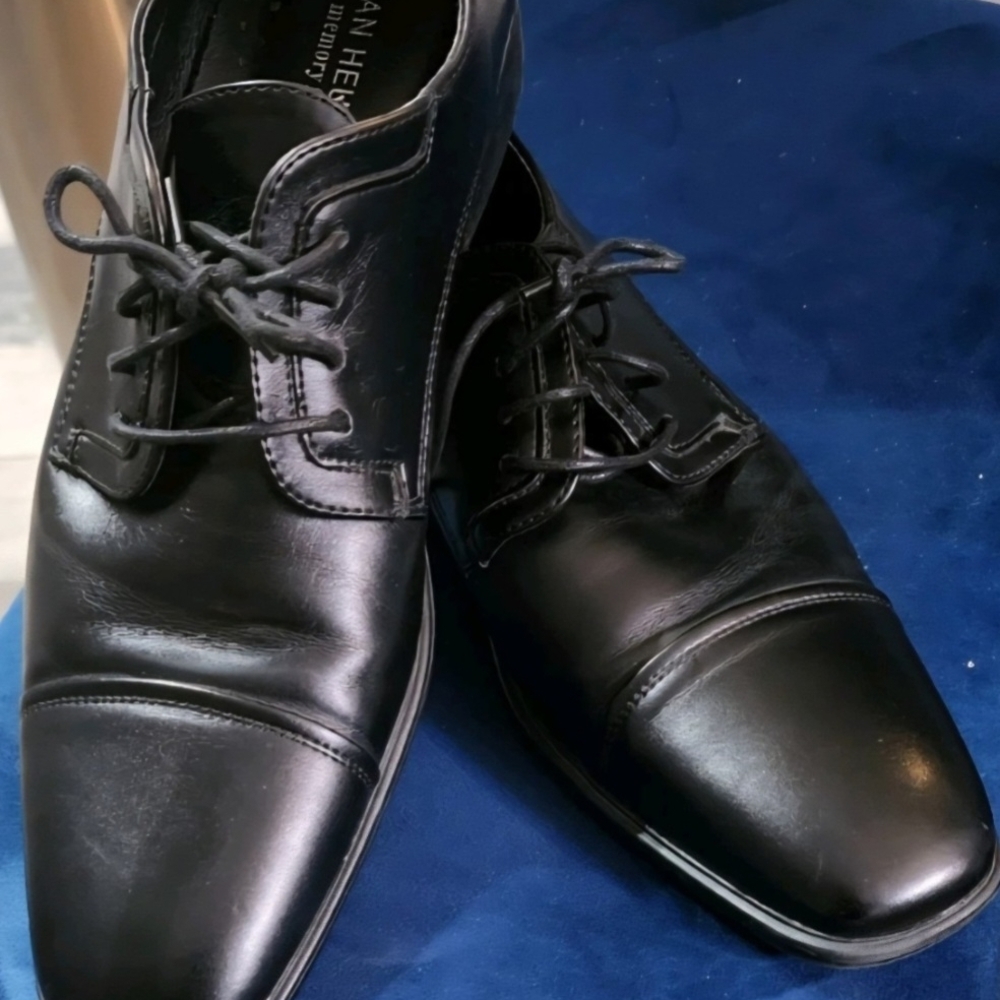 Van Heusen Classic Black Oxfords